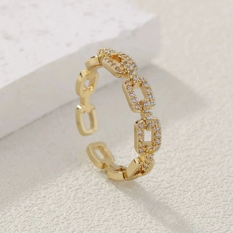 ✨ Zircon Twist Ring