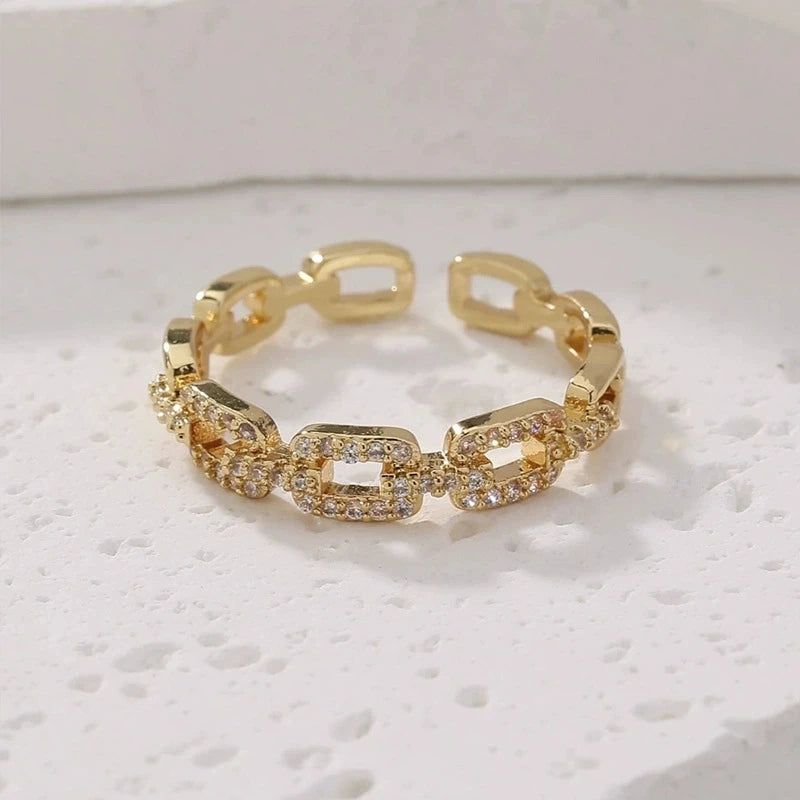 ✨ Zircon Twist Ring